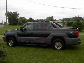 Illustration for article titled For $11,200, This 2002 Chevy Avalanche 2500 Is A Big Block Party